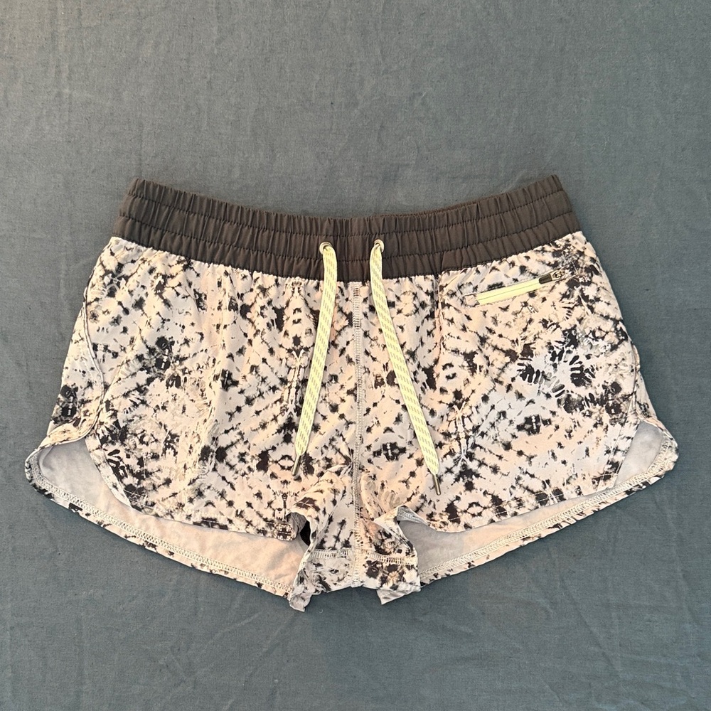 Vuori Clementine running shorts - M